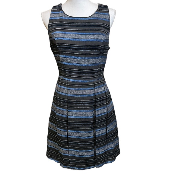 NWT Forever 21 Striped Structured Midi Dress. Size M - Picture 1 of 10